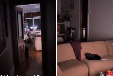 Man Hear Voices 'Loudly' Talking at 3 a.m., Can't Believe Scene He Walks in on